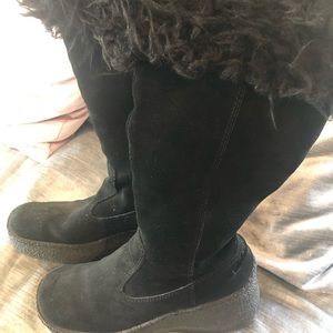 Black Bongo suede platform winter boots - size 8